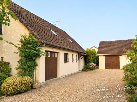 Maison à vendre 189 500 € 8 pièces 4 chambres 145 m² 697 m² de terrain Grand-Camp 27270