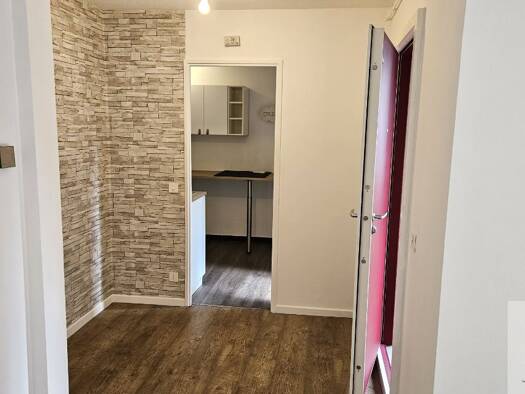 Appartement à louer 1 280 € 4 pièces 3 chambres 88,7 m² RDC Aubagne 13400