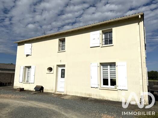 Maison à vendre 199 500 € 7 pièces 4 chambres 152 m² 1 100 m² de terrain Celles-sur-Belle 79370