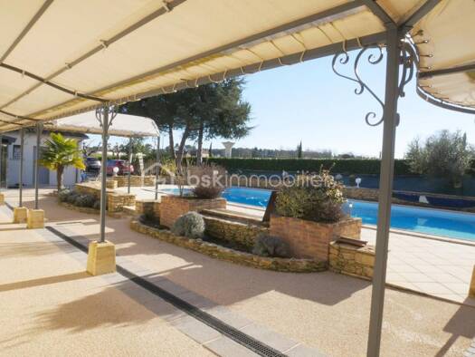 Demeure à vendre 732 000 € 7 pièces 5 chambres 316 m² 67 000 m² de terrain La Douze 24330