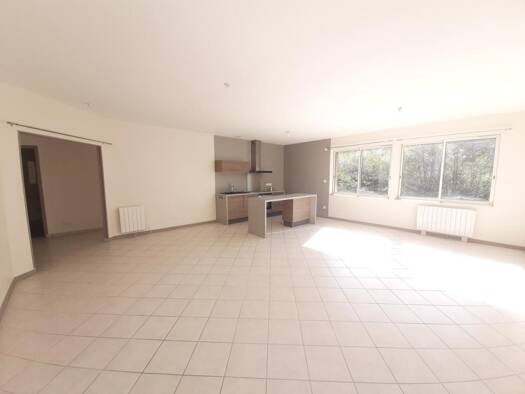 Appartement à louer 720 € 3 pièces 2 chambres 82 m² RDC/2 Rive Gauche Aixe-sur-Vienne 87700