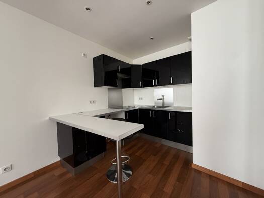 Appartement à louer 500 € 2 pièces 1 chambre 43 m² Étage 2/2 Champ de Foire Cognac 16100