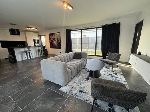 Maison à louer 1 150 € 3 pièces 2 chambres 77 m² Trouy 18570