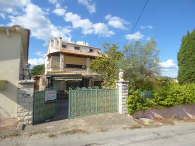Maison à vendre 410 000 € 10 pièces 9 chambres 309 m² 1 936 m² de terrain Ste Tulle 04220