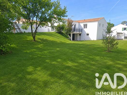 Maison à vendre 313 000 € 4 pièces 3 chambres 110 m² 880 m² de terrain Le Girouard 85150