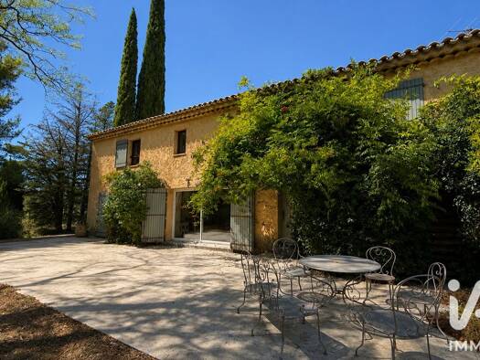 Maison à vendre 1 190 000 € 8 pièces 5 chambres 232 m² 3 600 m² de terrain Le Castellet 83330
