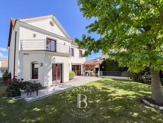 Maison à vendre 1 095 000 € 8 pièces 5 chambres 250 m² 598 m² de terrain Champignon-Vignes Blanches-La Plaine Carrières-sur-Seine 78420
