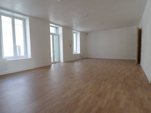 Maison à vendre 150 000 € 5 pièces 3 chambres 160 m² 364 m² de terrain Mauriac 15200