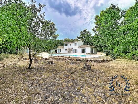 Villa à vendre 570 000 € 6 pièces 4 chambres 167,3 m² 6 010 m² de terrain Besse-sur-Issole 83890