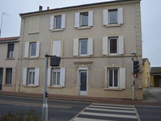 Appartement à louer 380 € 2 pièces 1 chambre 36 m² RDC Balbigny 42510
