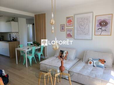 Appartement à louer 1 650 € 4 pièces 3 chambres 64 m² Étage 3/4 Charbonnieres les Bains 69260