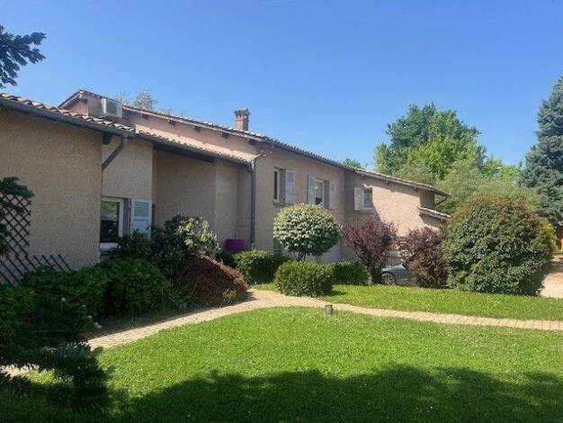 Villa à vendre 690 000 € 9 pièces 6 chambres 278 m² 3 000 m² de terrain Saint-Georges-de-Reneins 69830