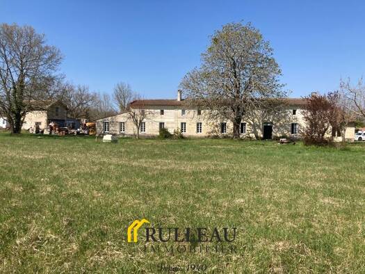 Villa à vendre 790 000 € 6 pièces 4 chambres 296 m² 70 000 m² de terrain St Andre de Cubzac 33240