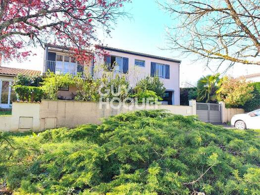 Maison à vendre 175 725 € 5 pièces 4 chambres 98 m² 547 m² de terrain La Fenetre Saintes 17100
