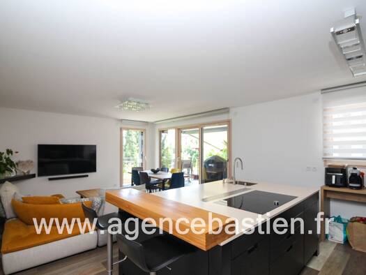 Appartement à vendre 575 000 € 3 pièces 2 chambres 79 m² Étage 2/4 Centre Divonne-les-Bains 01220