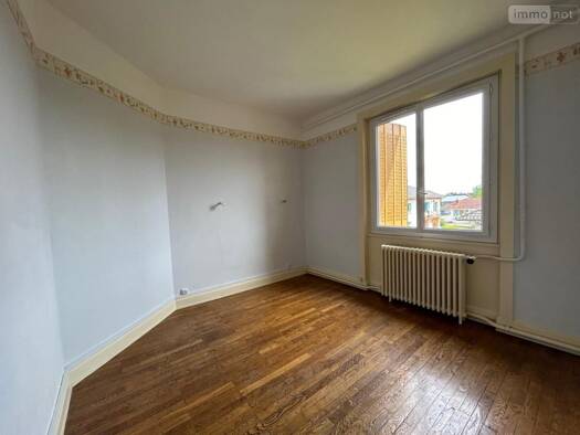 Appartement à louer 600 € 3 pièces 2 chambres 79 m² 1er étage Saint-Denis-lès-Bourg 01000