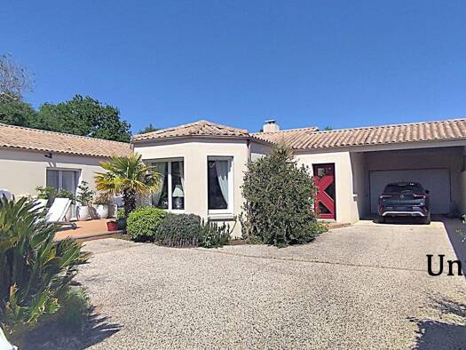 Maison à vendre 856 900 € 7 pièces 4 chambres 196 m² 910 m² de terrain Les Sables-d'Olonne 85180
