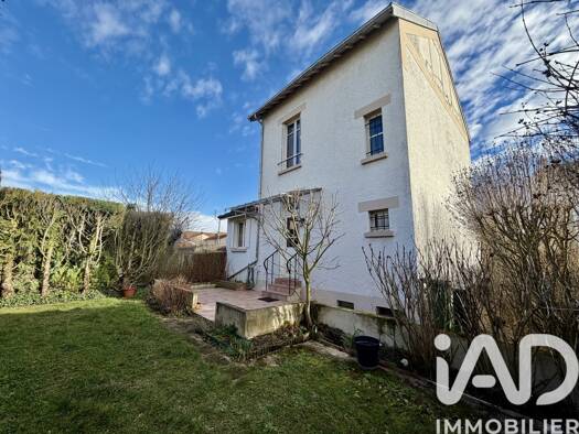 Maison de ville à vendre 189 990 € 6 pièces 4 chambres 110 m² 156 m² de terrain Champs-Complexe Agricole Châlons-en-Champagne 51000