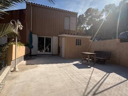 Maison à vendre 379 000 € 4 pièces 2 chambres 68,5 m² 70 m² de terrain Hyères 83400