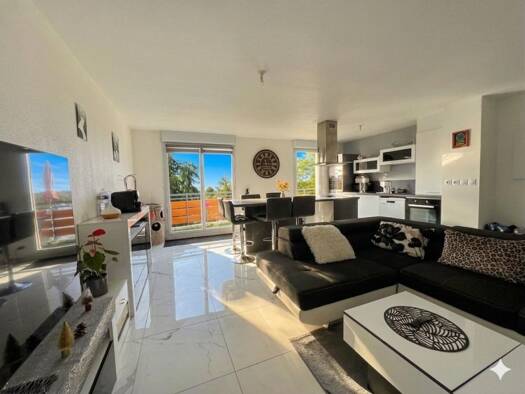 Appartement à vendre - Première occupation 240 000 € 3 pièces 2 chambres 67,3 m² Étage 2/2 Centre Nord Rumilly 74150