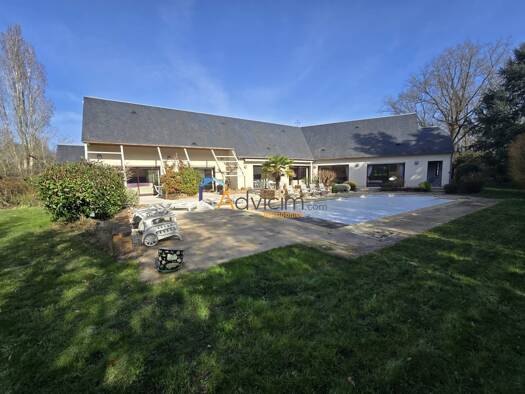 Villa à vendre 766 500 € 6 pièces 2 chambres 260 m² 4 000 m² de terrain Zone Eparse Saint-Denis-en-Val 45560