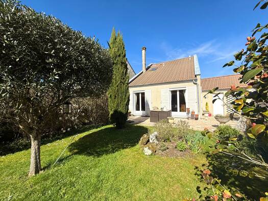 Maison à vendre 410 000 € 4 pièces 2 chambres 105 m² 264 m² de terrain Plan de l'Eglise Voisins-le-Bretonneux 78960