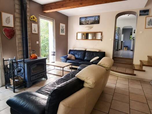 Maison de plain-pied à vendre 530 000 € 5 pièces 3 chambres 108 m² 818 m² de terrain Le Revest-les-Eaux 83200