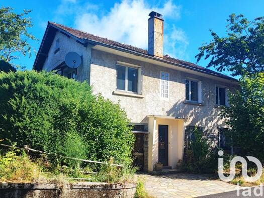Maison à vendre 70 000 € 6 pièces 4 chambres 124 m² 432 m² de terrain Montsalvy 15120