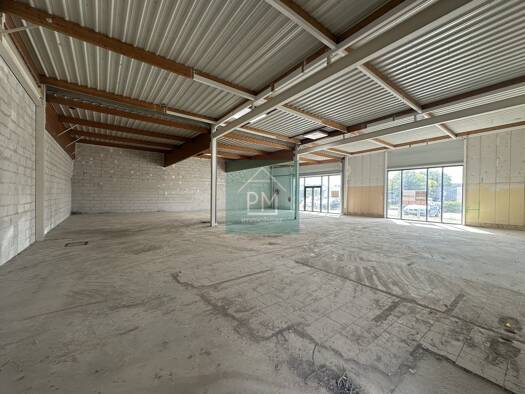 Local commercial à louer 3 000 € 370 m² de surface de vente Peronne 80200