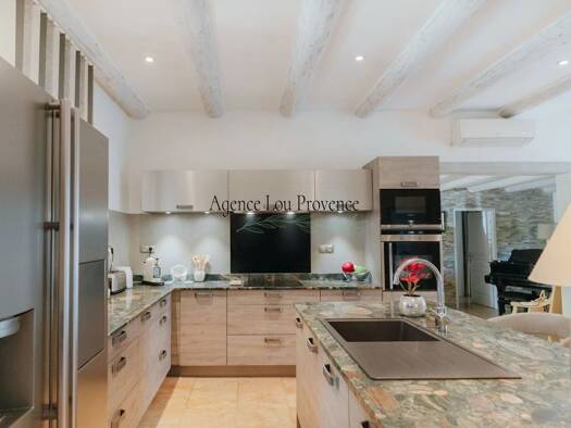 Maison à vendre 577 000 € 7 pièces 5 chambres 210 m² 714 m² de terrain Mollégès 13940