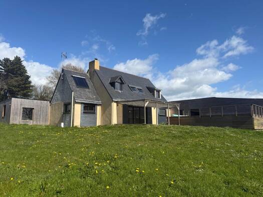 Maison à vendre 309 900 € 7 pièces 4 chambres 151 m² Plessé 44630