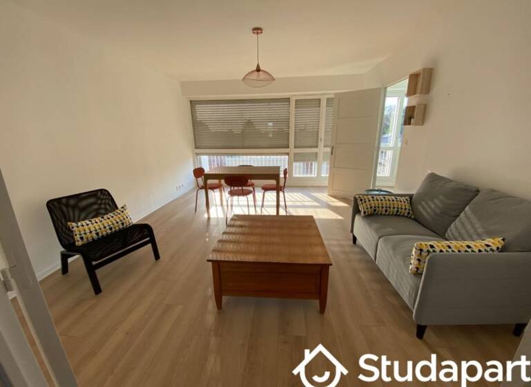 Appartement à louer 660 € 1 pièce 3<br/>chambres 11 m²<br/>superficie 4ème<br/>étage Flers Breucq-Start Babylone-Recueil Villeneuve-d'Ascq 59491