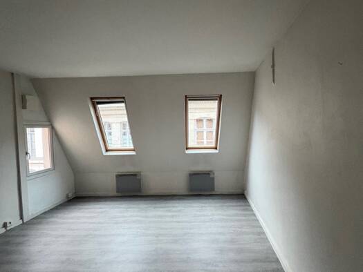 Appartement à louer 579 € 1 pièce 32,1 m² Étage 2/2 Lille 59800