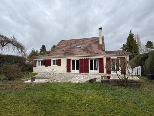 Maison à louer 2 400 € 7 pièces 5 chambres 144 m² 910 m² de terrain Nord Ouest Lésigny 77150