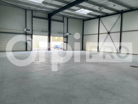 Local d'activités à vendre 2 831 125 € 1 775 m² d'espace de stockage Bondoufle 91070