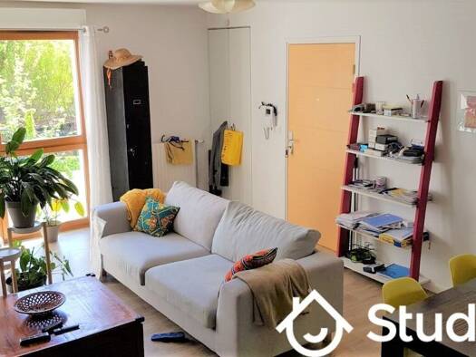 Colocation à louer 560 € 1 pièce 1 chambre 9 m² 1er étage Centre Ville Saint-Denis 93380