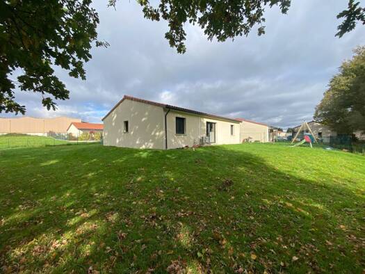 Maison de plain-pied à vendre 195 000 € 4 pièces 3 chambres 102 m² 620 m² de terrain Séreilhac 87620