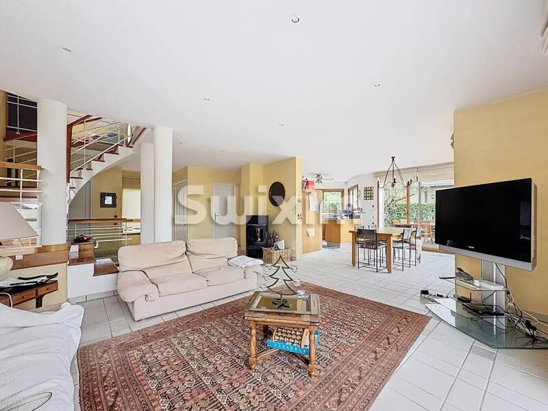 Maison à vendre, 247m², GEX