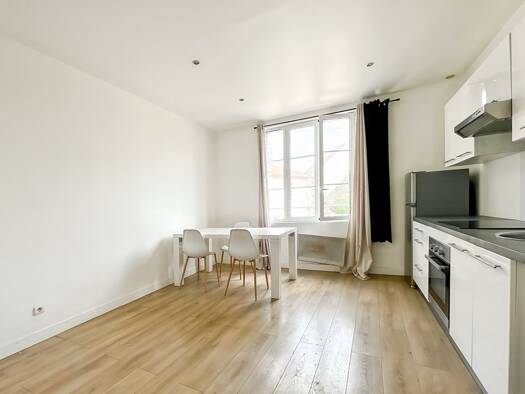 Appartement à vendre 129 600 € 3 pièces 2 chambres 45,26 m² Étage 1/3 Rive de Seine Sud Est Melun 77000