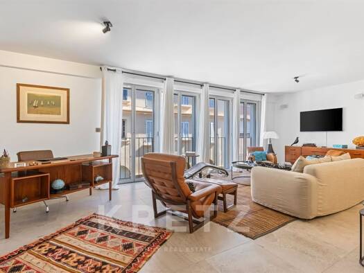 Appartement à vendre 1 100 000 € 3 pièces 2 chambres 76 m² Étage 1/1 Zone Ouest Urbaine Saint-Tropez 83990