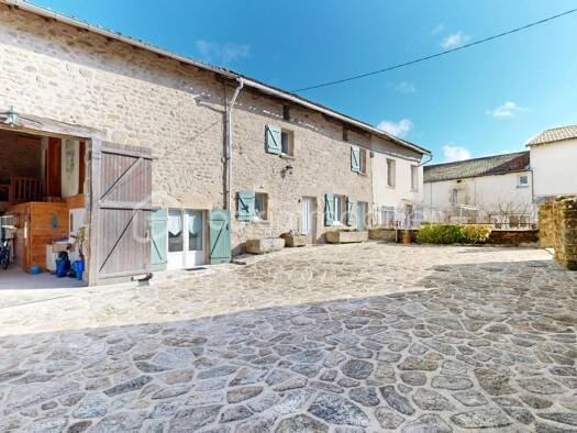 Ferme à vendre 235 000 € 6 pièces 3 chambres 160 m² 457 m² de terrain Compreignac 87140