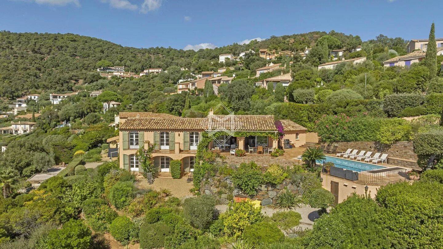 Maison à vendre, 157m², LA CROIX VALMER