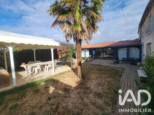 Maison à vendre 167 500 € 7 pièces 5 chambres 156 m² 859 m² de terrain Réaumur 85700