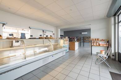 Local commercial à vendre 181 500 € 122 m² de surface de vente Amou 40330