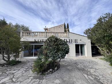 Maison à louer 4 600 € 8 pièces 7 chambres 260 m² 1 085 m² de terrain Aix en Provence 13090