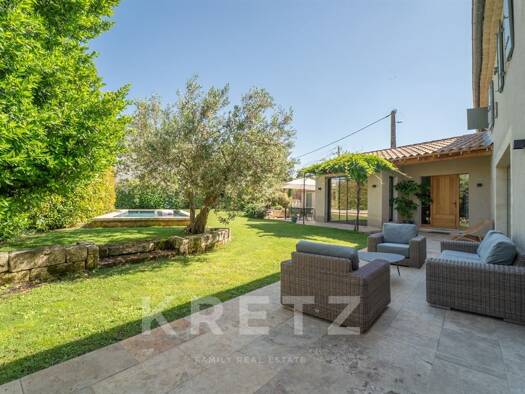Mas à vendre - Première occupation 1 458 000 € 6 pièces 4 chambres 190 m² 628 m² de terrain Centre Ville Saint-Rémy-de-Provence 13210