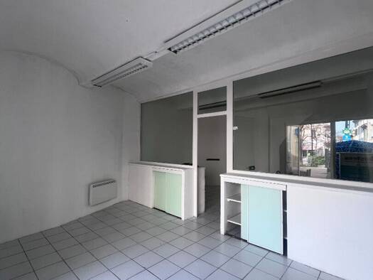 Local commercial à louer 365 € 42 m² de surface de vente Centre Est Loriol-sur-Drôme 26270