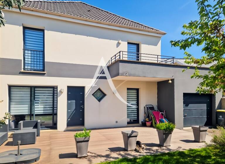 Maison à vendre 650 000 € 6 pièces 4<br/>chambres 154 m²<br/>superficie 436 m²<br/>terrain La Chapelle Saint Jean Bois d Arcy 78390