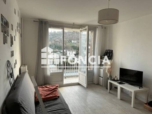 Appartement à louer 670 € 2 pièces 1 chambre 48,4 m² 6ème étage Centre Ville Est Bourgoin-Jallieu 38300