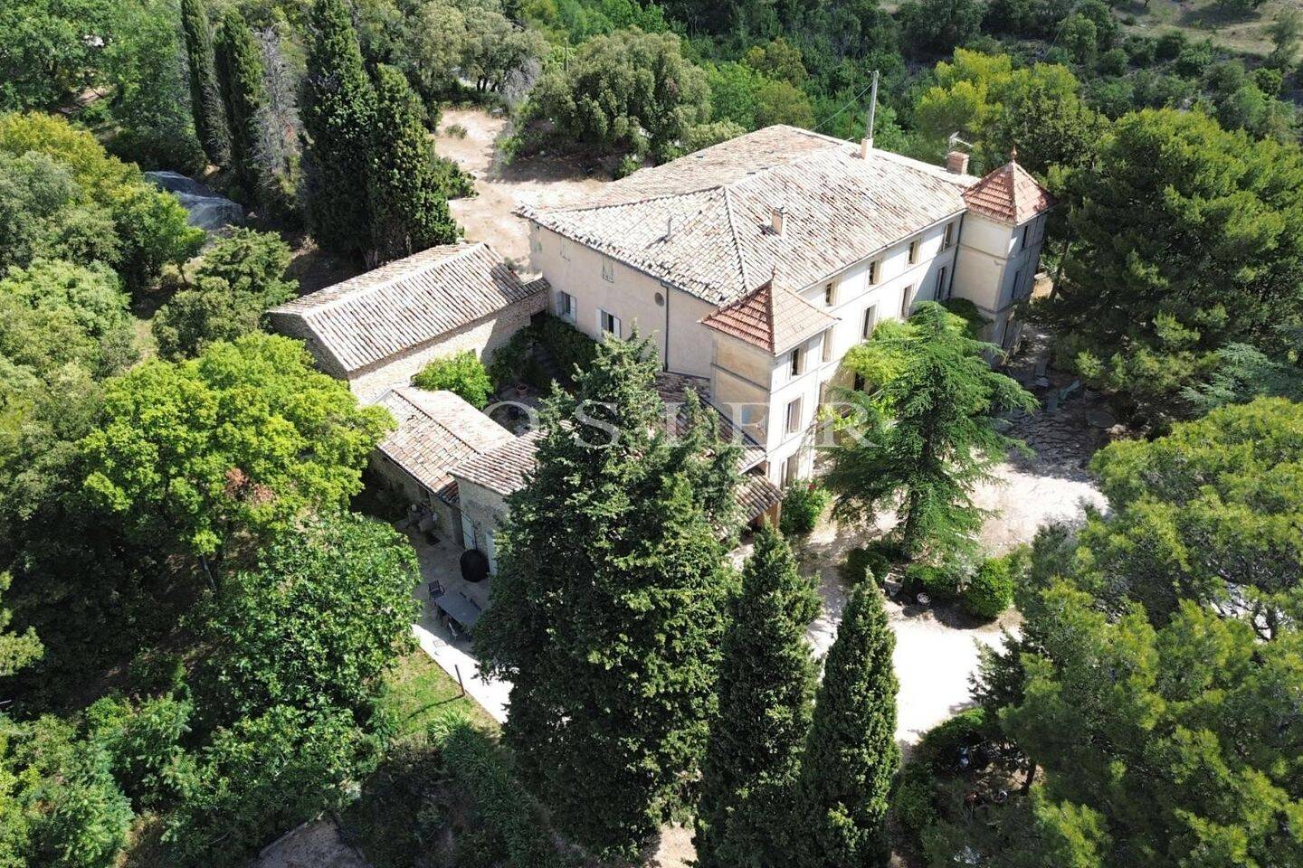 Maison à vendre, 517m², SAINT SATURNIN LES APT